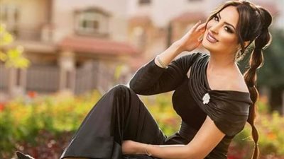 بالإسود .. نرمين الفقي تتألق في أحدث جلسة تصوير لها 