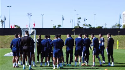 كولر وسيد عبد الحفيظ يحفزان لاعبي الأهلي قبل مواجهة ريال مدريد