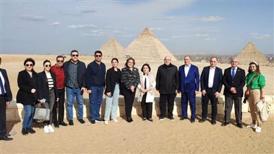 رئيسة المجلس الوطني لجمهورية أذربيجان تزور منطقة أهرامات الجيزة