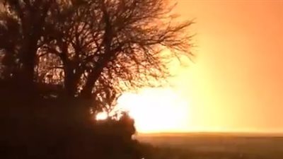 عاجل| بسبب الزلزال.. انفجار أنابيب الغاز الطبيعي واشتعال الحرائق في حقول مدن تركية (فيديو)