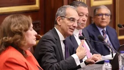 وزير الاتصالات وتكنولوجيا المعلومات: نحرص على تمكين المصريين بالخارج من الحصول على الخدمات الحكومية رقميًا