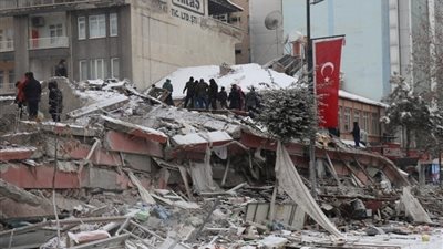  محمد بن زايد يوجه بإنشاء مستشفى ميدانيًا وإرسال إمدادات إلى تركيا وسوريا