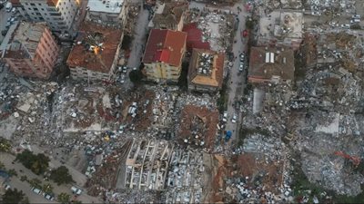 62 فلسطينيًا بين ضحايا الزلزال المدمر