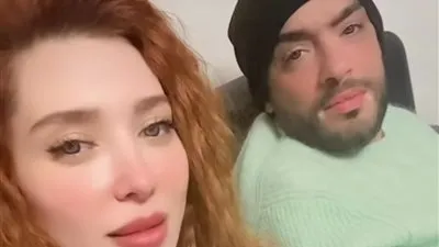 على طريقتهما الخاصة.. ناريمان ورامي جمال يمازحان الجمهور تحت عنوان 