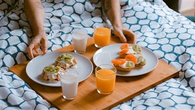 أخصائي علاقات أسرية: عدم تجهيز الفطار للزوج يؤثر على حالته المزاجية (فيديو)