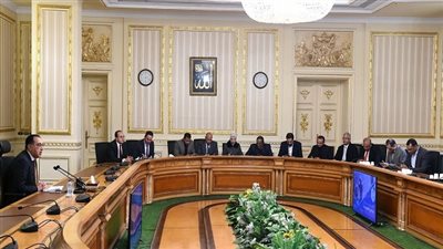 مجلس الوزراء يعلن أسماء 32 شركة المقرر طرح أسهم بها بالبورصة أو لمستثمر استراتيجي 