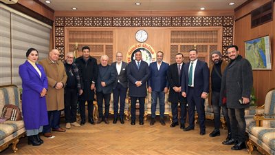 محافظ الدقهلية يستقبل نقيب المهن التمثيلية ويفتتح مهرجان المنصورة المسرحي 