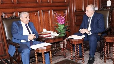 وزير الزراعة يبحث مع مدير 