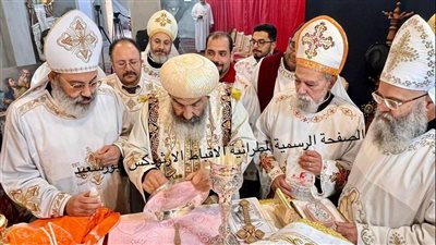  الأنبا تادرس يفتتح مذبح الآباء السواح ويدشن أوانى وأيقونات