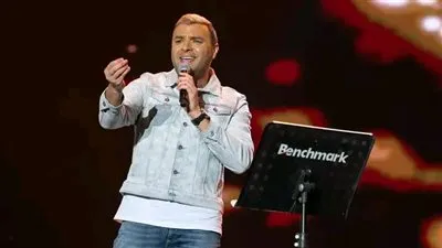 من الطائرة.. رامي صبري برفقة تامر عاشور في أحدث ظهور لهما