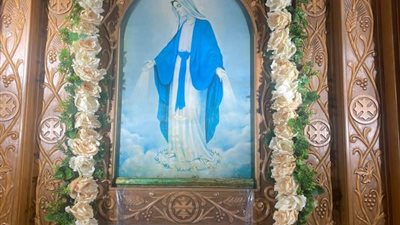 القس آرميا فهمي يروى حقيقة نزول زيت أيقونة العذراء منذ عام ١٩٩٠ حتى الآن