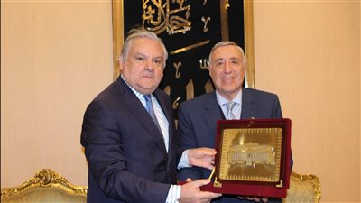 سفير بيرو في زيارة للمحكمة الدستورية العليا لتبادل الرؤى