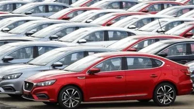 متى تنخفض أسعار السيارات؟.. رئيس الشعبة يجيب