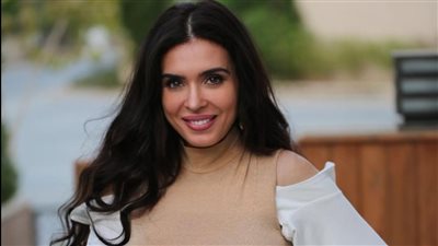 دينا: حاولت أخلي كل اللي حواليا يحترموني.. والراقصة ليست عديمة الأخلاق