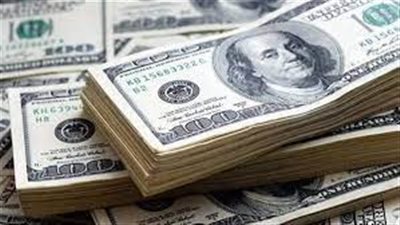 ارتفاع سعر الدولار داخل البنوك.. وانهياره في السوق السوداء 