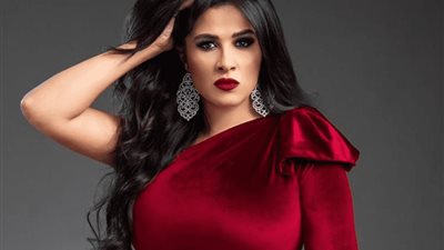 بعد اتجاهها لأداء مناسك العمرة.. ياسمين عبد العزيز تتصدر تريند 