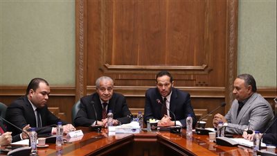 بحضور وزير التموين.. صناعة الشيوخ تبحث توافر السلع الأساسية بالأسواق 