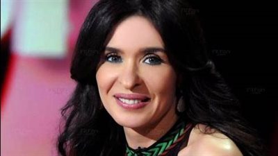 بهذه الطريقة.. دينا تحتفل بعيد الحب