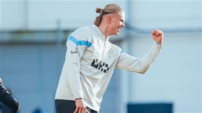 موقف هالاند من المشاركة أمام آرسنال في قمة الدوري الإنجليزي