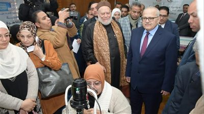 الخشت وعلي جمعة يفتتحان المعرض الخيري لملابس الطلاب 