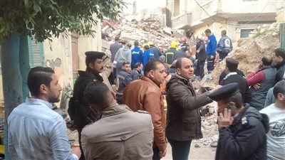 تفاصيل مصرع شخص وإصابة آخر إثر انهيار عقار غرب الإسكندرية