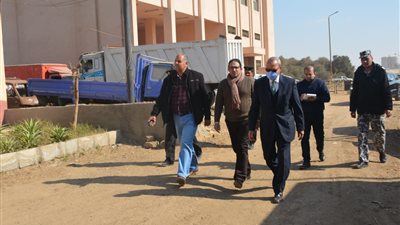محافظ القليوبية يتفقد المنطقة الصناعية بالخانكة ويبحث مشاكل المستثمرين
