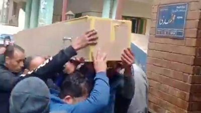 أهالي قرية بطا ببنها يشيعون جثمان الشاب المصري مصطفى حمدي المتوفي بالأردن 