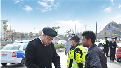 حملات مكثفة لرصد المخالفات أعلى المحاور والطرق بالقاهرة والجيزة