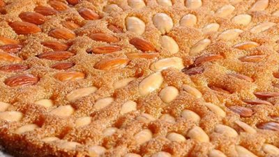 بتكلفة بسيطة.. كيفية عمل البسبوسة الرمضانية بالحشو المختلف