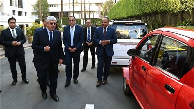 وزير التعليم العالي: تصنيع سيارة كهربائية مصرية يحقق ربط البحث العلمي بالصناعة