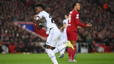 فينيسيوس  يسجل هدفا رائعا ويقلص النتيجة أمام ليفربول في دوري الأبطال 