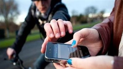 بأسلوبي الخطف والمغافلة.. حبس عصابة سرقة الهواتف بالسلام