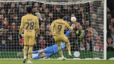 رغم توديع الدوري الأوروبي.. ليفاندوفسكي يحقق رقم مميز بهدفه في شباك مانشستر يونايتد