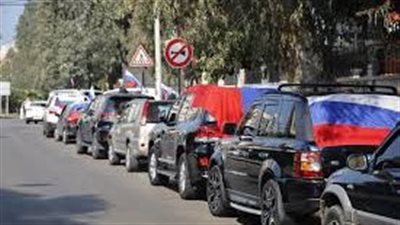 خريجي جامعة الصداقة ينظمون مسيرة سيارات في شوارع بيروت دعما لروسيا