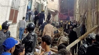  مصرع 3 أشخاص وإصابة طفل في انهيار عقار الجمرك بالإسكندرية 