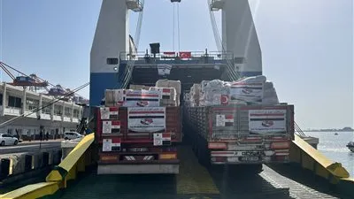 عاجل.. لحظة وصول شحنة المساعدات المصرية السادسة المقدمة إلى تركيا (فيديو)