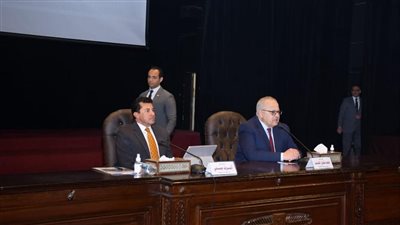 وزير الشباب ورئيس جامعة القاهرة في حوار مفتوح مع طلاب الجامعة