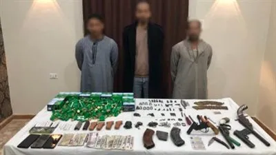 ضبط ورشة لتصنيع الأسلحة وأقراص 