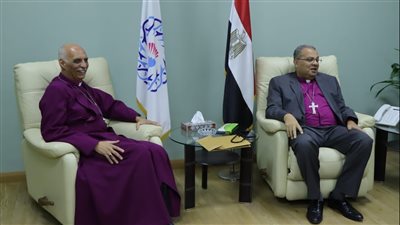 رئيس أساقفة الكنيسة الأسقفية يهنئ القس أندرية زكي بتجديد الثقة له