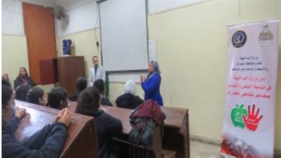  الداخلية تعقد لقاءات مع طلبة المدارس للتوعية بمخاطر المخدرات بالمحافظات