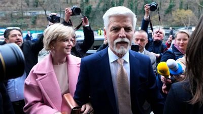 الرئيس التشيكي يغري الشباب بملغ كبير مقابل الالتحاق بالجيش