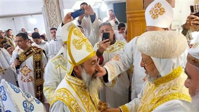 الأنبا مرقس يسيم قمص و128 شماسا بكنيسة الشهيدة مارينا بشبرا الخيمة