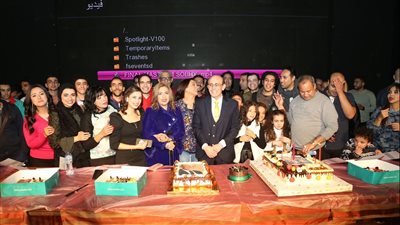 كيف احتفل جمهور محمد صبحي بعيد ميلاده في حضور النجمة سيمون