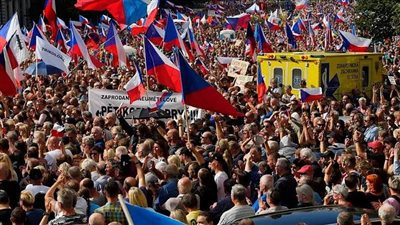 خبير يكشف سر تفاقم المظاهرات والاحتجاجات في أوروبا