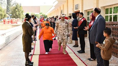 القوات المسلحة تنظم زيارة لأبطال قادرون باختلاف بالجيش الثانى الميدانى 