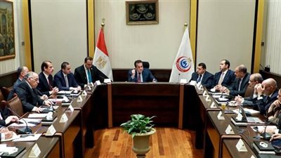 وزير الصحة يوجه بتكثيف المتابعات الدورية لكافة المنشآت في المحافظات