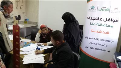 قافلة طبية جديدة تفحص المرضى غير القادرين بقنا