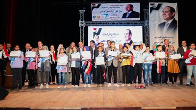 منح 3 رحلات عمرة لعمال المدارس الفائزة في مسابقة أوائل الطلبة بقنا