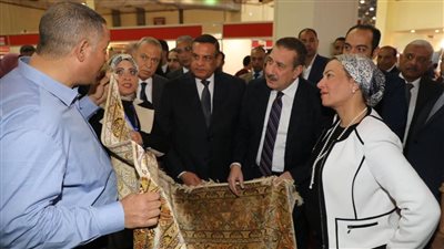 وزير التنمية المحلية ووزيرة البيئة ومحافظ المنوفية يفتتحون معرضا للحرف اليدوية والتراثية