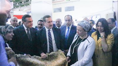 وزيرة البيئة تشارك في افتتاح معرض 